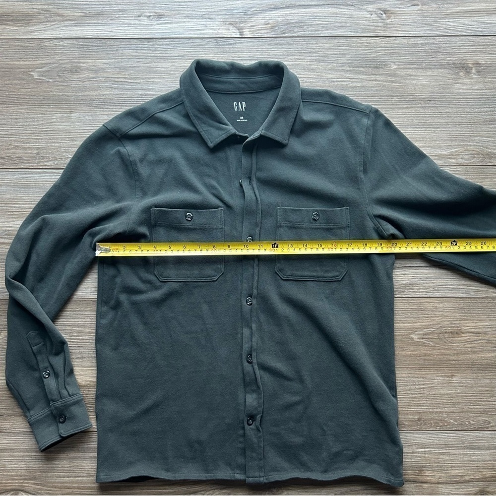 Gap | Button Down Jersey Shirt Jacket in Evergreen (X-Small) - Picture 3 of 9